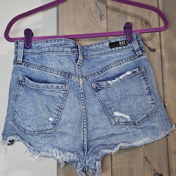 KUT from the Kloth Jane High Rise Distressed Shorts. Med Wash. Size Med - Picture 9 of 12